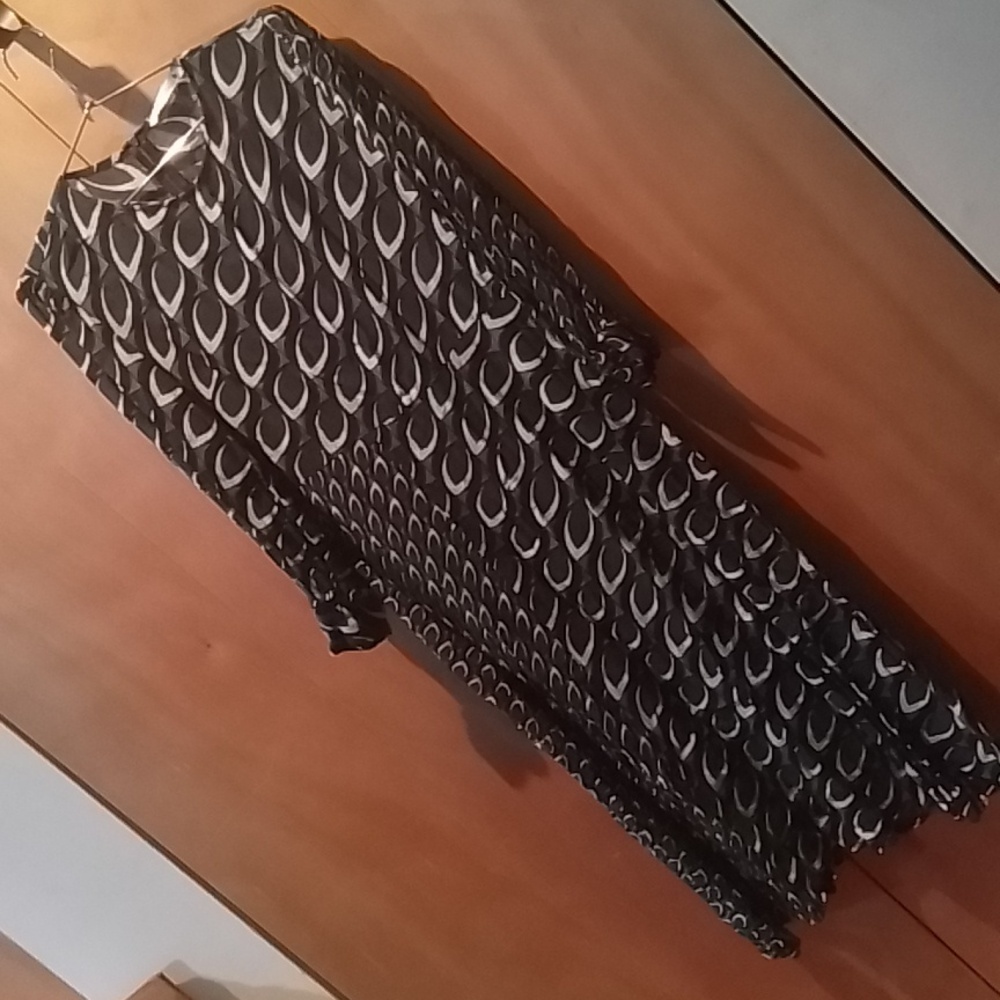 Zara full length, long sleeve dress feather print viscose, size L, back zipper